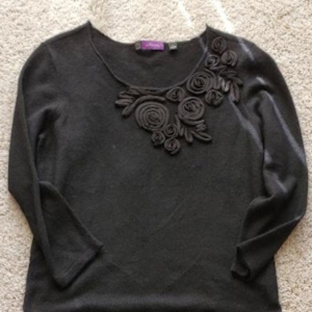 Saks Fifth Avenue Black Cashmere Sweater with Ribbon Roses